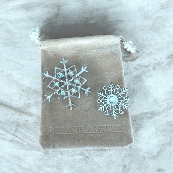 Vintage America Jewelry - Vintage Silver Snowflake Pins | Winter | Holiday Brooches